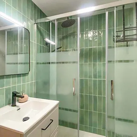 Apartment 2 Bedroom Awesome In *